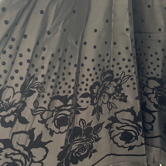 Dresses & Skirts - Elegant Black Floral Dress